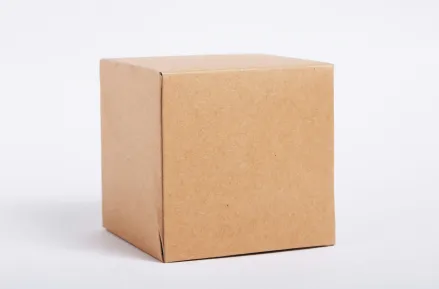 A closed movingbox. Photo.